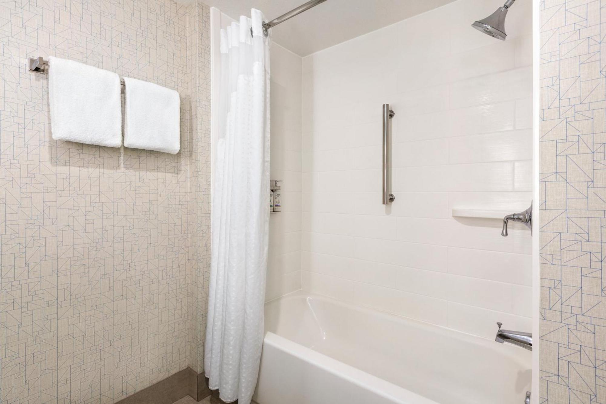 Holiday Inn Express & Suites - Redding By Ihg Exteriér fotografie